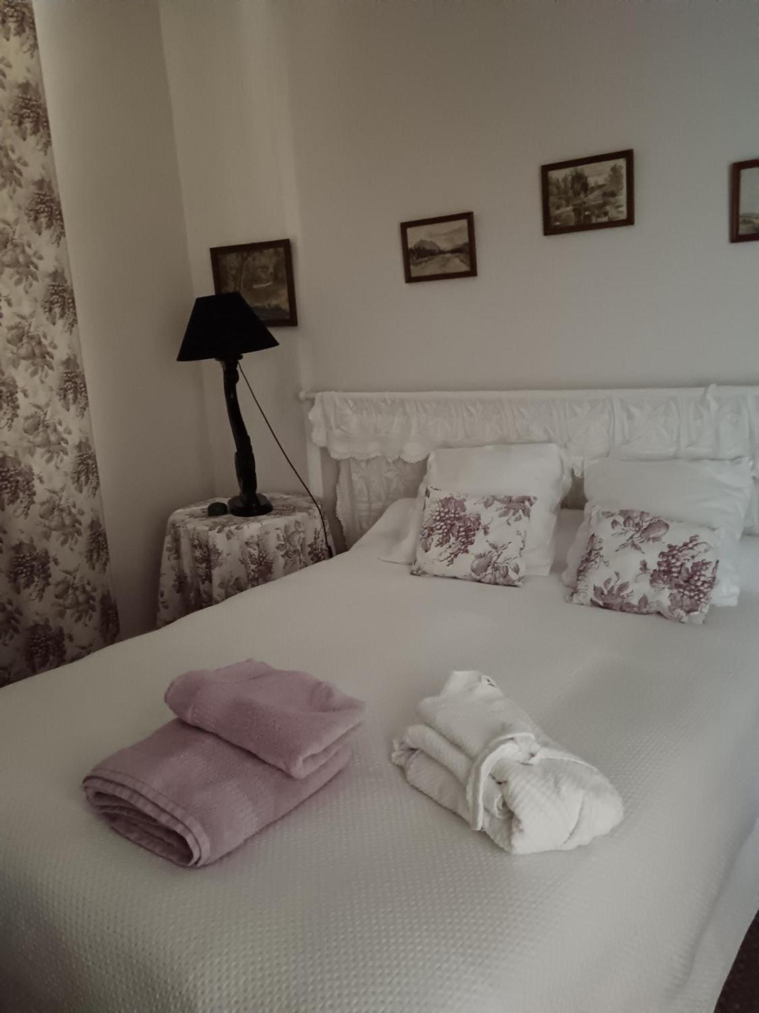 Bed and Breakfast Castel La Bergerie Laglorieuse Exterior foto