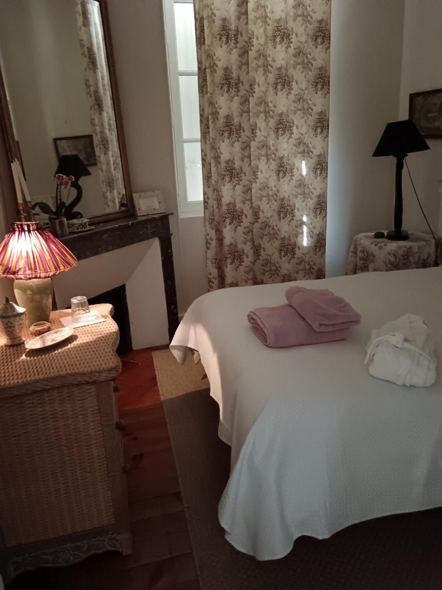 Bed and Breakfast Castel La Bergerie Laglorieuse Exterior foto