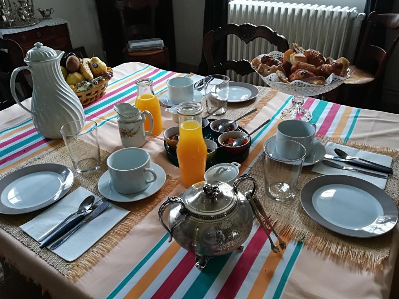 Bed and Breakfast Castel La Bergerie Laglorieuse Exterior foto